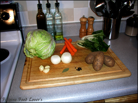 Ingredients: Napa cabbage, onions, petchay, potatoes. bayleaf and peppercorns