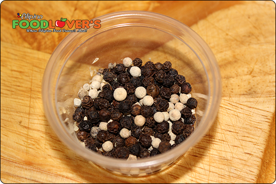 Black & White whole peppercorns